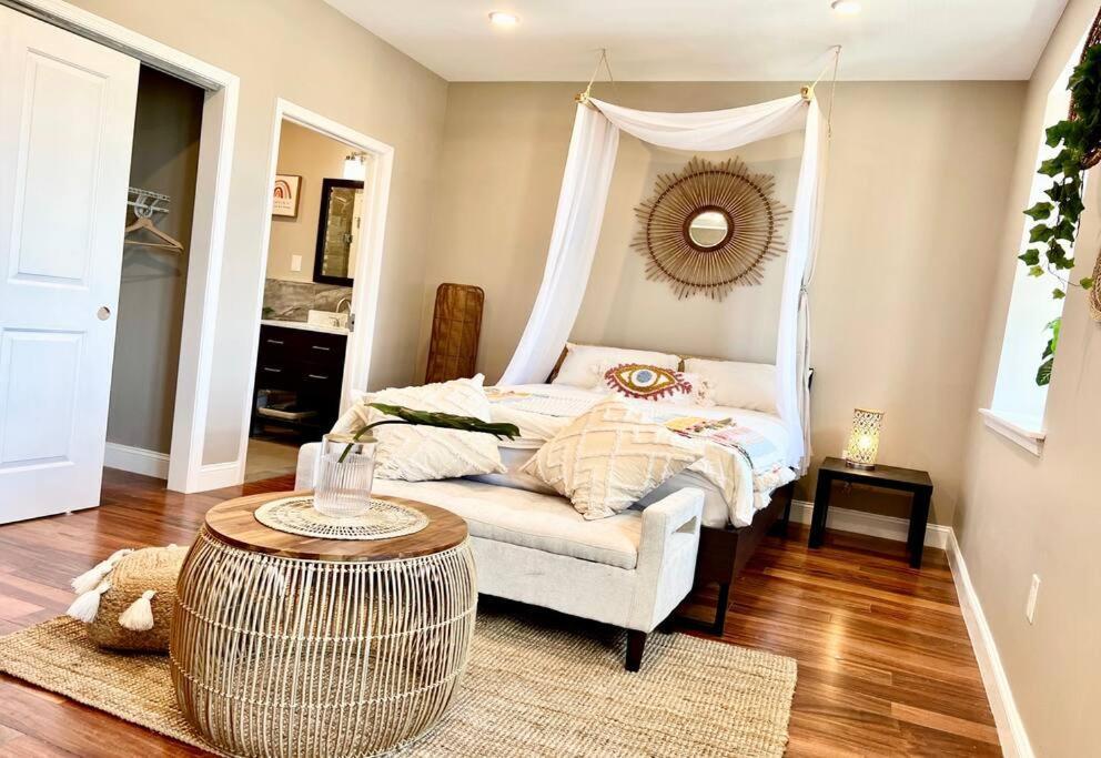 503 Bohemian Romance In Center Philadelphia